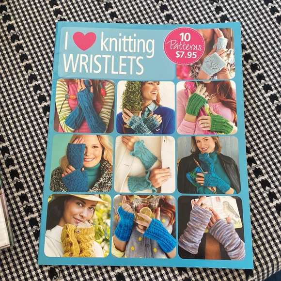 go crafty I ❤️ knitting Wristlets - Picture 1 of 3